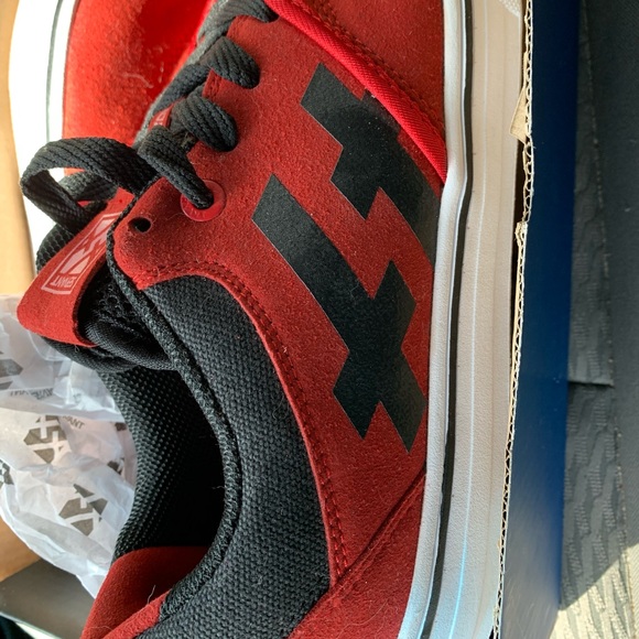 New Servants Dagon Skater Shoes Collectible - Picture 2 of 8